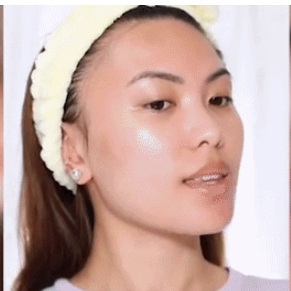 Huda Beauty WISHFUL Yo Glow Bow Spa Headband in Yellow - Picture 6 of 7